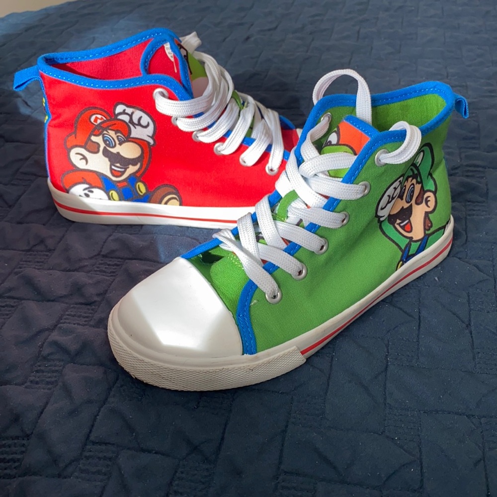 Super Mario brothers high top boys sneakers size 1